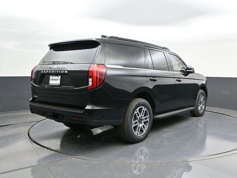 New 2025 Ford Expedition Active image 11