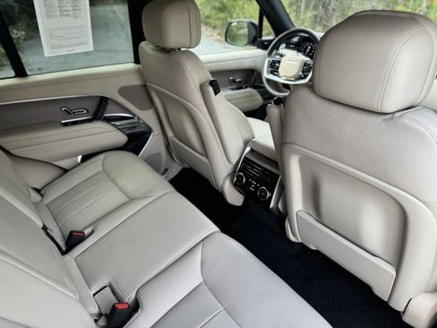 Used 2023 Land Rover Range Rover SE image 18