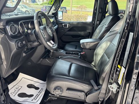 Used 2023 Jeep Wrangler Unlimited Sahara image 12