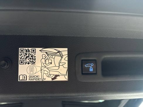 Used 2024 Toyota Sienna XLE FWD image 6