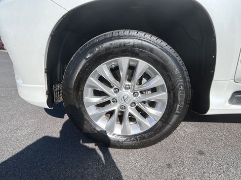 Used 2015 Lexus GX 460 w/ Premium Package AWD/4WD image 9