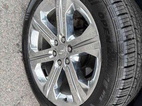 Used 2018 Cadillac Escalade ESV Premium Luxury image 21