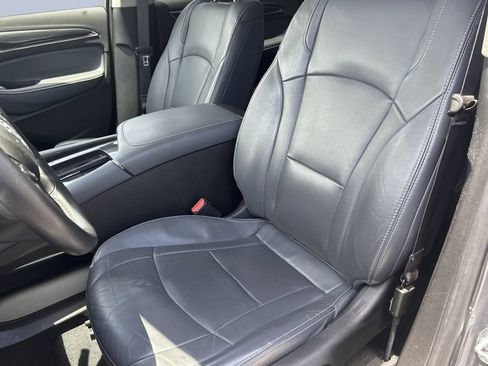 Used 2018 Buick Enclave Premium w/ Experience Buick Package FWD image 11