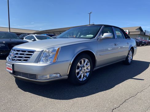 Used 2008 Cadillac DTS FWD image 4