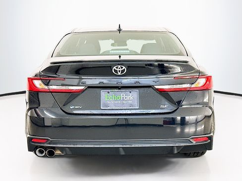 Used 2025 Toyota Camry SE FWD image 7