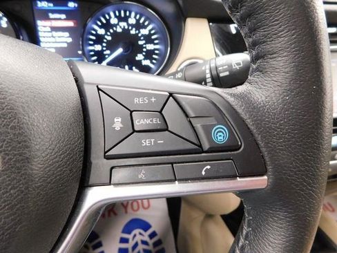 Used 2019 Nissan Rogue SL w/ Premium Package image 32