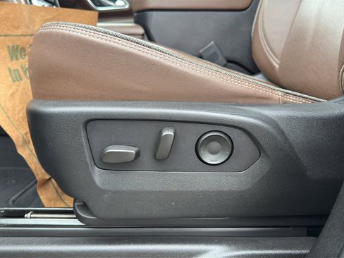 Used 2023 Chevrolet Suburban High Country image 19