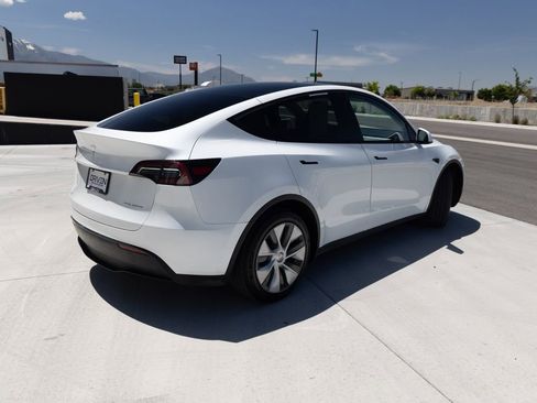 Used 2023 Tesla Model Y Long Range AWD/4WD image 5