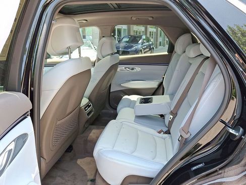 Used 2026 Genesis GV70 2.5T Advanced image 13