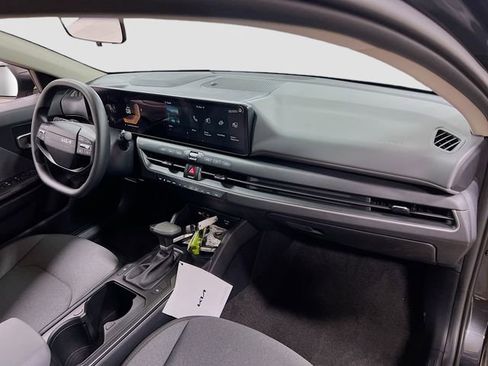 New 2025 Kia K4 LX image 26