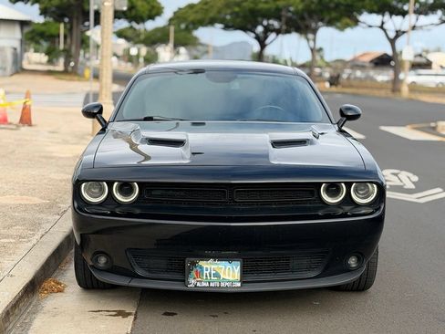 Used 2020 Dodge Challenger SXT w/ Blacktop Package RWD image 6
