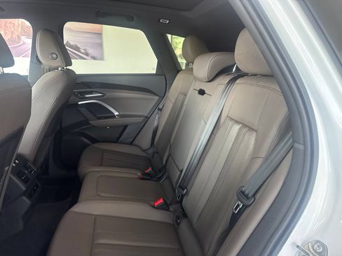Used 2025 Audi Q5 Premium w/ Convenience Package AWD/4WD image 10