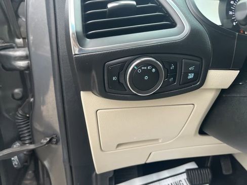 Used 2023 Ford Edge Titanium image 11