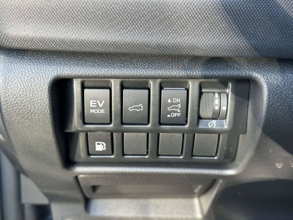 Certified 2025 Subaru Forester Premium AWD/4WD image 31