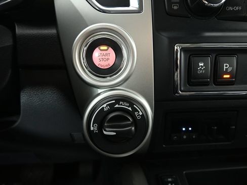 Used 2021 Nissan Titan SV w/ SV Convenience Package AWD/4WD image 30