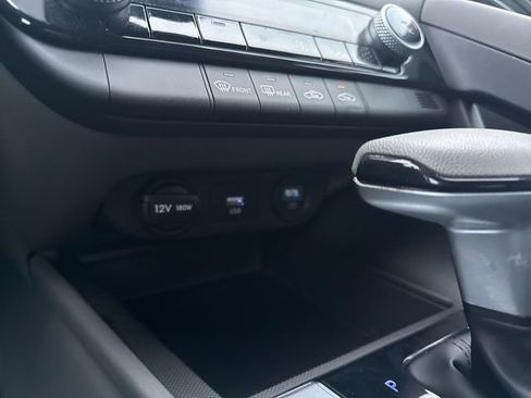 Used 2022 Hyundai Elantra SEL image 29