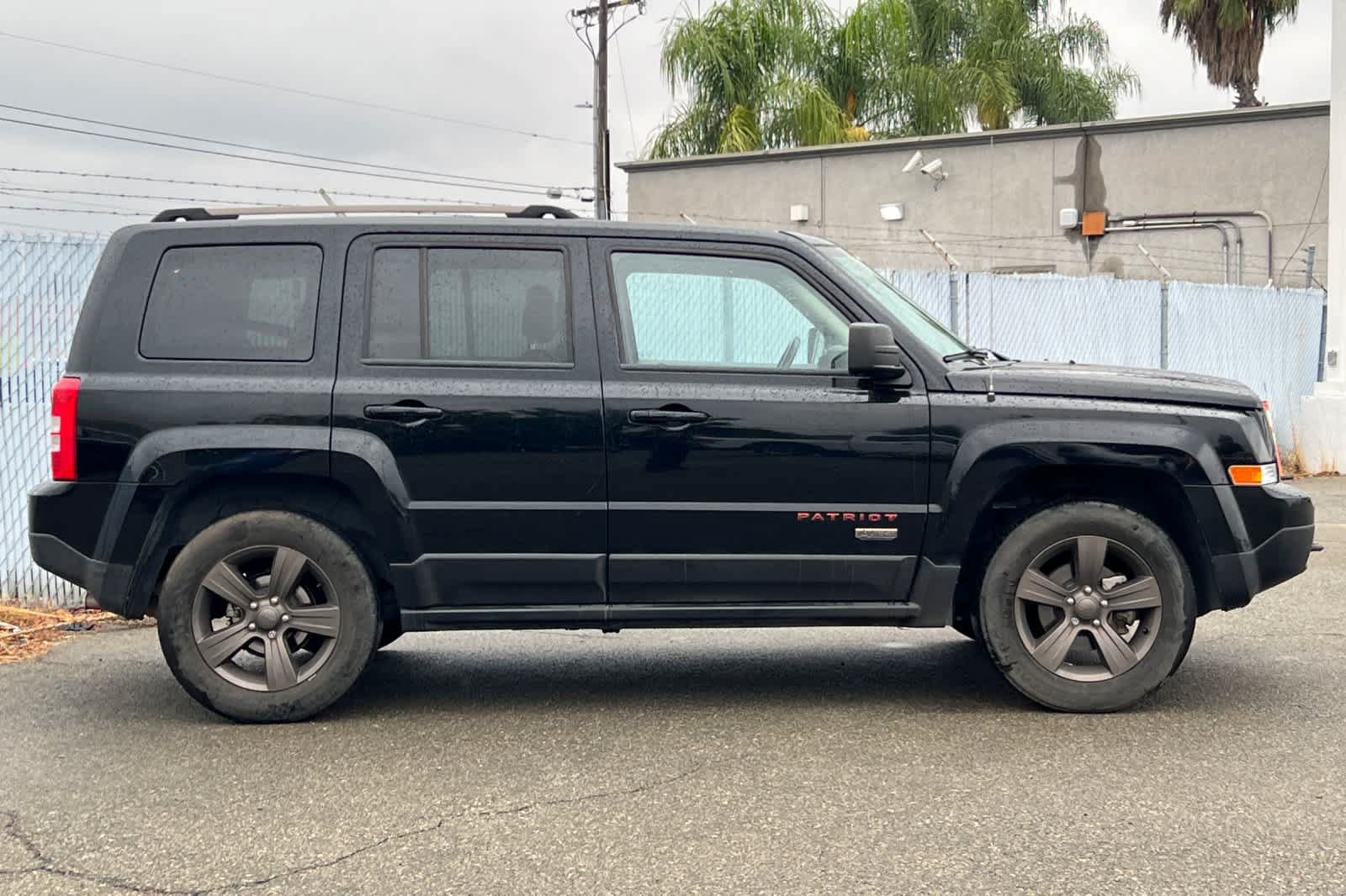 Used 2017 Jeep Patriot 75th Anniversary w/ Power Value Group AWD/4WD image 6