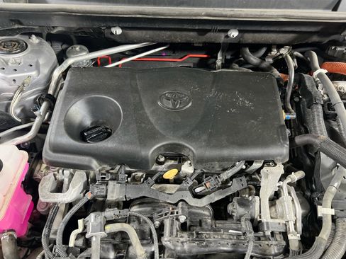 Used 2021 Toyota RAV4 XLE Premium AWD/4WD image 27