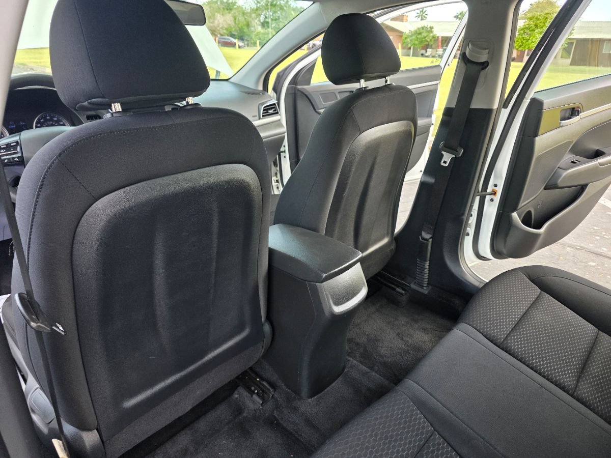 Used 2019 Hyundai Elantra SE w/ Cargo Package FWD image 19