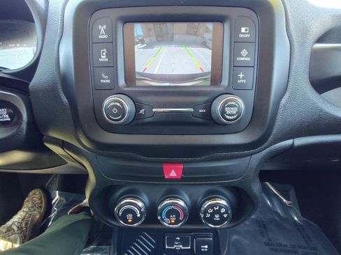 Used 2016 Jeep Renegade Latitude FWD image 25