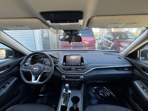 Used 2025 Nissan Altima 2.5 SV image 34