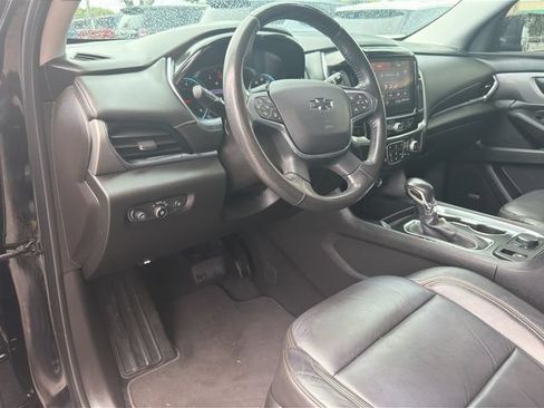 Used 2021 Chevrolet Traverse RS FWD image 13