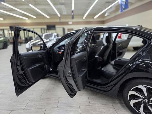 Used 2017 Honda Accord EX-L image 12