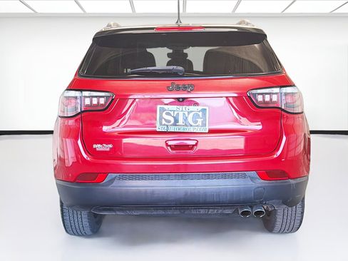 Used 2018 Jeep Compass Latitude FWD image 5