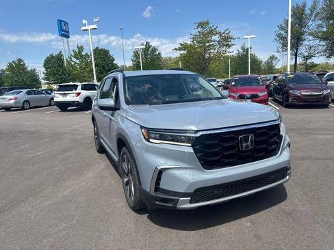Used 2023 Honda Pilot Touring image 4