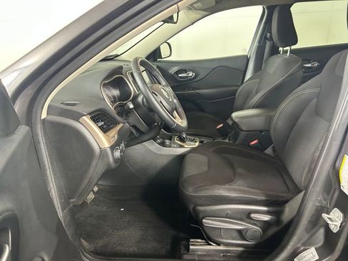 Used 2015 Jeep Cherokee Latitude w/ Cold Weather Group image 12