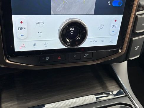 Used 2024 Ford F150 Lightning Lariat image 24