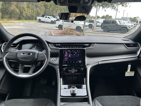New 2025 Jeep Grand Cherokee Altitude image 41