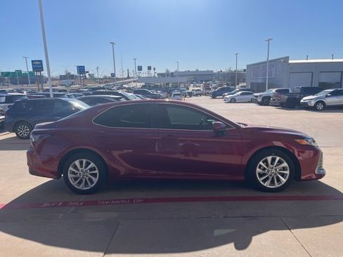 Used 2021 Toyota Camry LE image 5