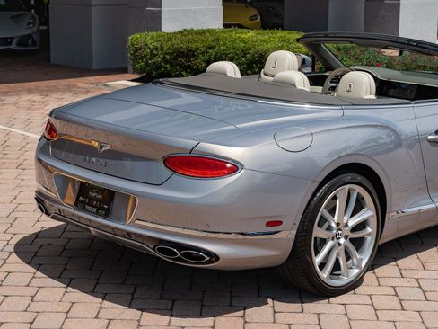 Used 2022 Bentley Continental GT image 3
