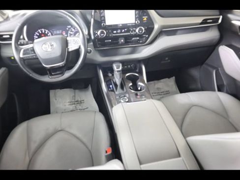Used 2020 Toyota Highlander Limited image 21