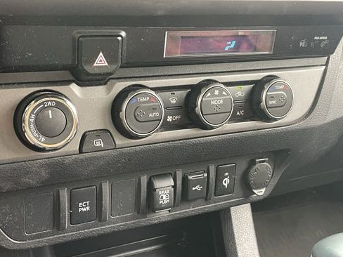 Used 2023 Toyota Tacoma TRD Off-Road image 7