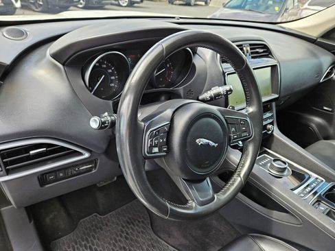 Used 2020 Jaguar F-PACE Premium AWD/4WD image 19