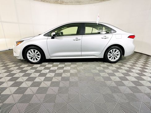 Used 2023 Toyota Corolla LE w/ LE Convenience Package FWD image 6