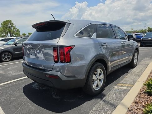 Used 2023 Kia Sorento LX FWD image 19