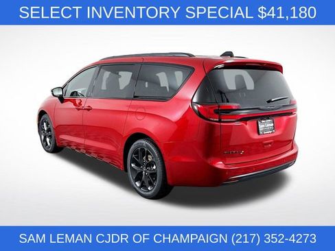 New 2026 Chrysler Pacifica Select w/ S Appearance Package image 5