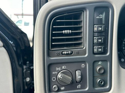 Used 2006 Chevrolet Silverado 2500 LT w/ Onstar Plus Package AWD/4WD image 21