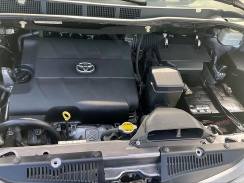 Used 2013 Toyota Sienna XLE w/ Premium Pkg FWD image 29