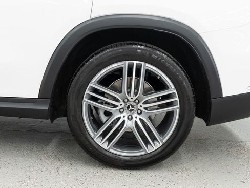 Used 2025 Mercedes-Benz GLS 450 4MATIC image 36