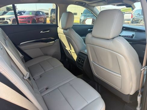 Used 2019 Cadillac XT4 Luxury w/ Cold Weather Package FWD image 8