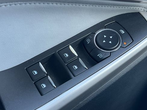 Used 2021 Ford Explorer XLT w/ Equipment Group 202A image 12