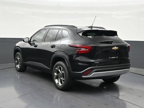 Used 2025 Chevrolet Trax LT FWD image 3