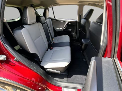 Used 2018 Toyota RAV4 Limited FWD image 19