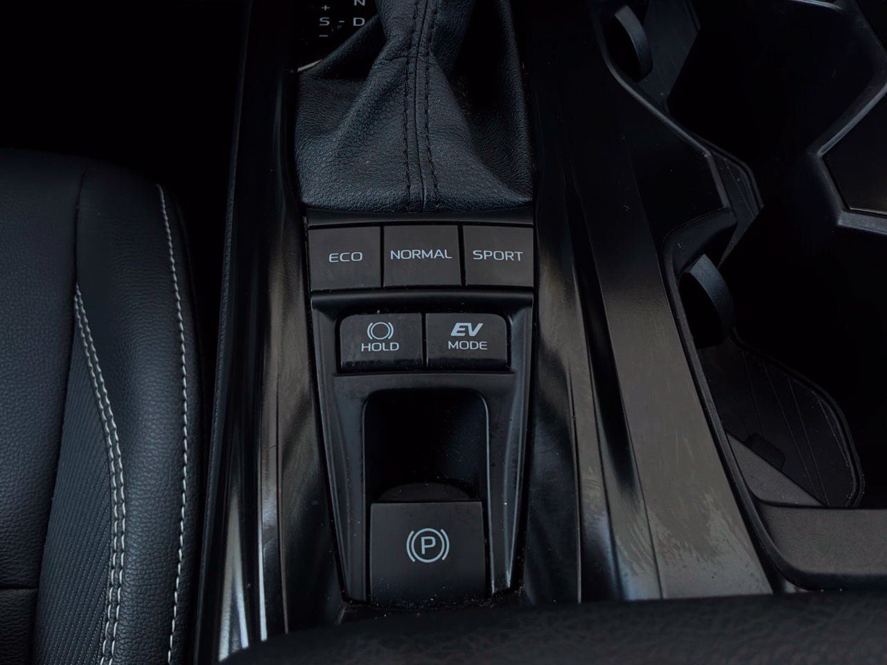 Used 2026 Toyota Camry SE FWD image 25