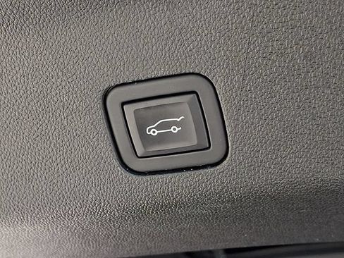 Used 2024 GMC Yukon AT4 w/ Technology Package AWD/4WD image 39