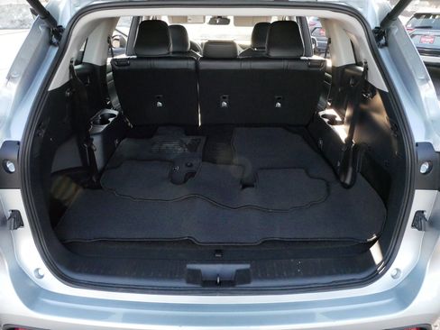 Certified 2025 Toyota Highlander XLE image 18